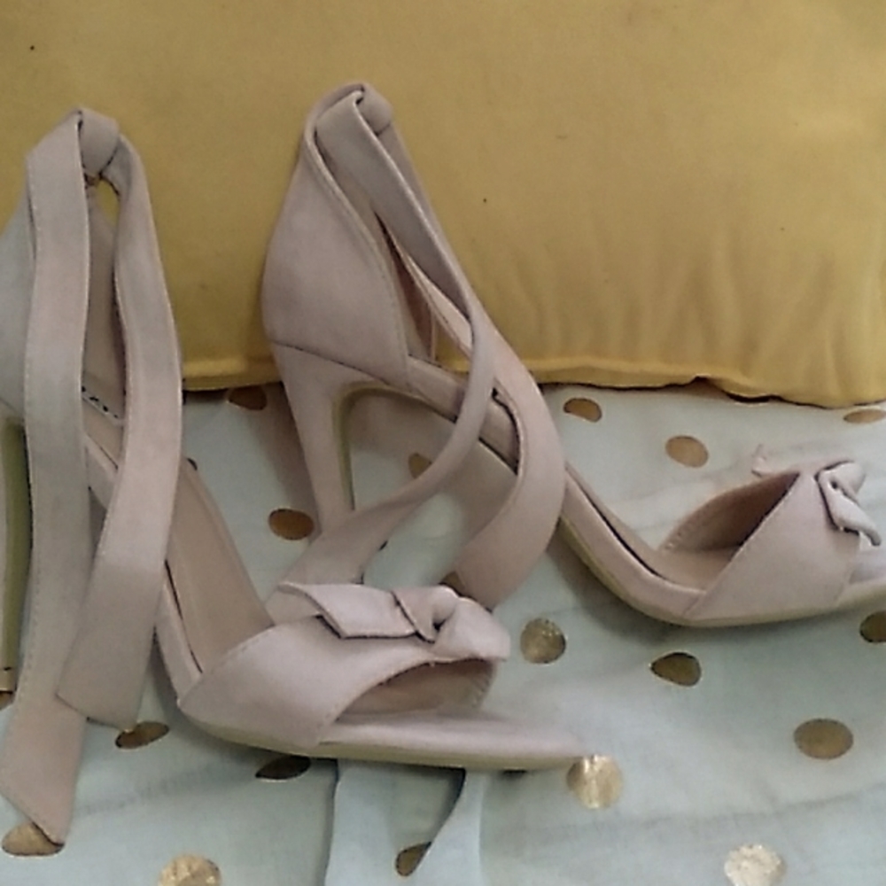 Size 9 1/2 Heels